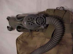 U.S. ARMY M3A1 Diaphragm Gas Mask with Kidney Bag